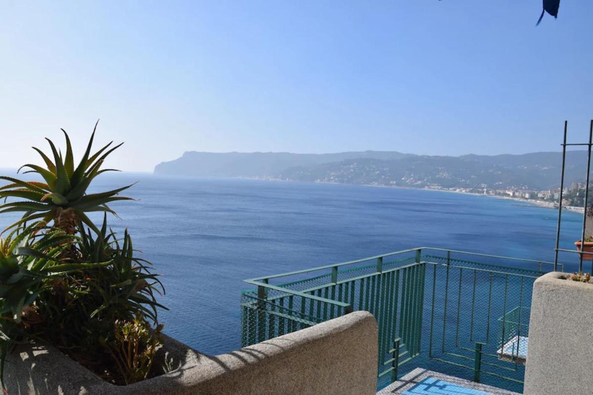 Appartamento Stupenda Vista Mare Берджеджи Экстерьер фото
